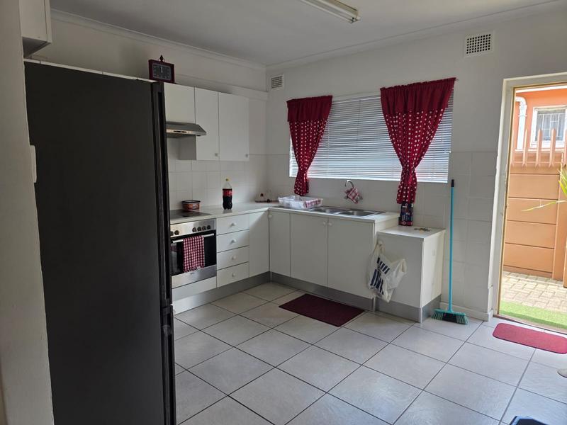 To Let 7 Bedroom Property for Rent in Bonnie Brae Western Cape